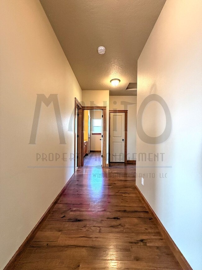 Building Photo - Spacious Home With Stunning Sunset Views