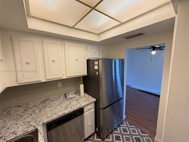 Building Photo - 1535 SE 15th St