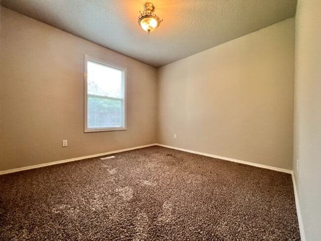 Building Photo - 13037 W Peachleaf Ct