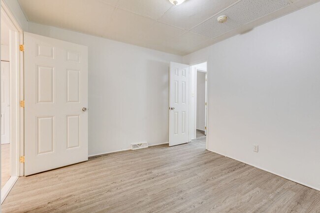 Building Photo - 705 Brownsville Rd