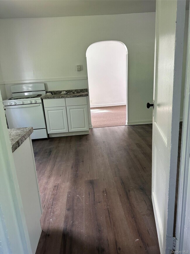 Building Photo - 1110 NY-94