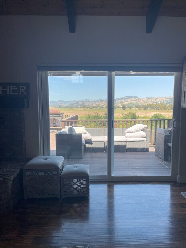 Building Photo - Beautiful 2 Bedrooms Plus Office, 3 Bathro...