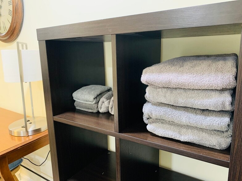 Starter linens - 2337 Ashmel Ct SW