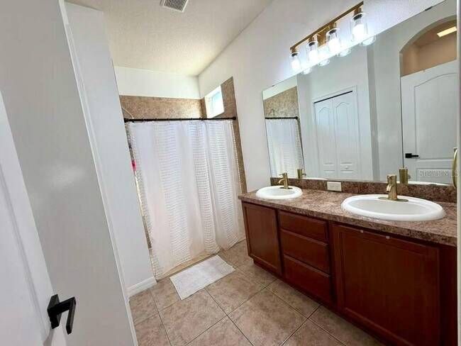 Building Photo - 32914 Hillman Ct