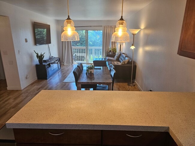 Building Photo - 2 Bed Condo by Tacoma General Hospital!