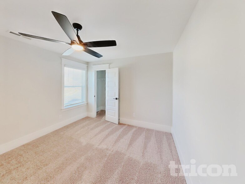 Building Photo - 520 Kingwood Ln