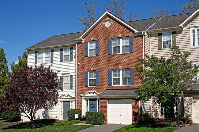 Building Photo - Spring Creek Living! Pet-Friendly Townhome