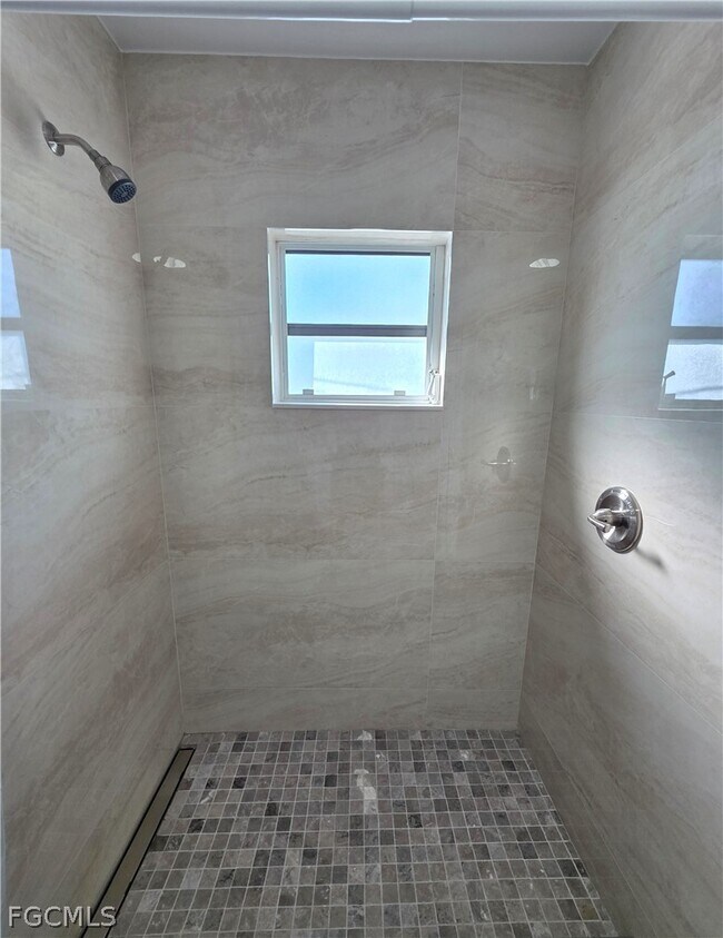 Building Photo - 2228 SE 19th Ave