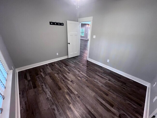 Building Photo - 206 Bridgewood Dr