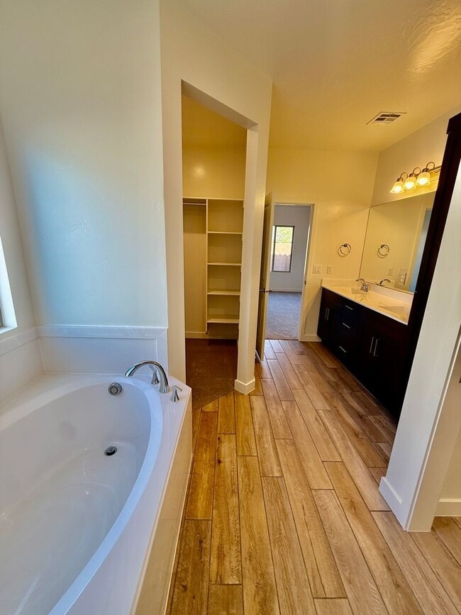 Building Photo - Beautiful Pet-Friendly 4-BR Home in Sunbrook Community