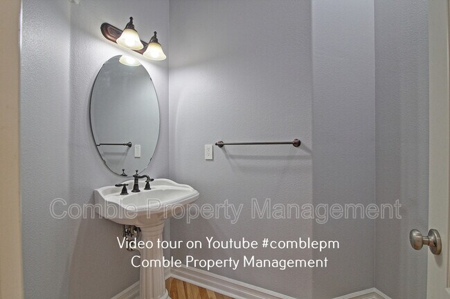 Building Photo - 4112 NE 27th Pl