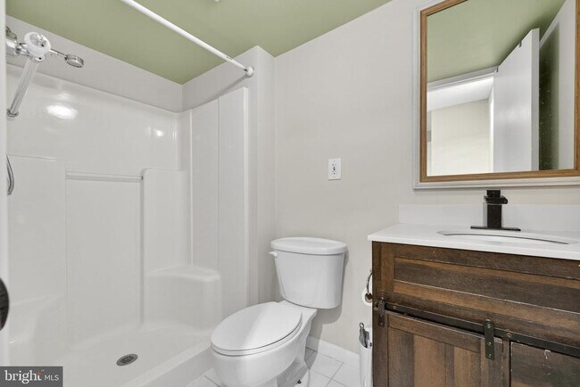 Building Photo - 8605 Western Oak Dr