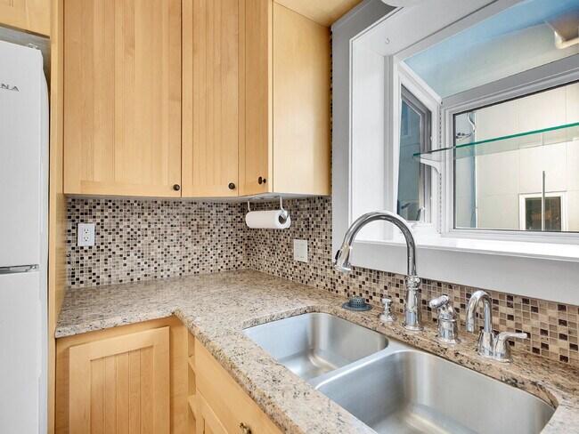 Building Photo - $2,295.00, 1 Bed, 1 Bath Home in Denver
