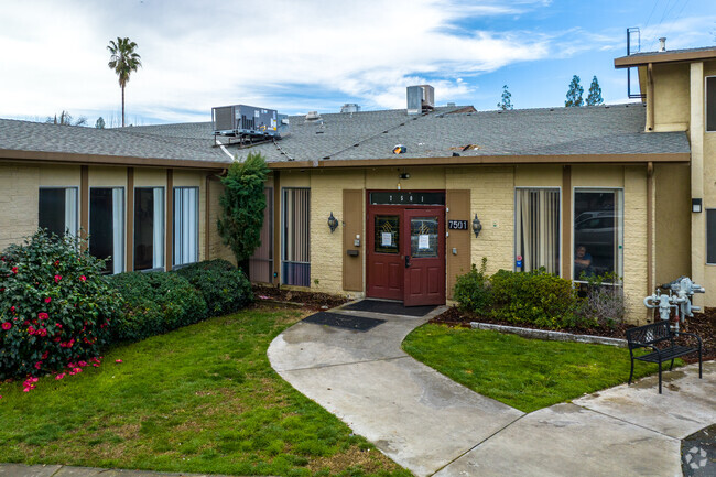 Apartments On Sunrise Blvd