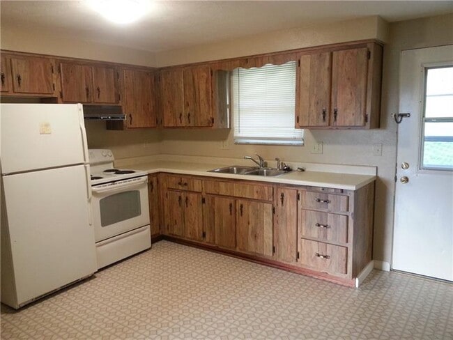 Building Photo - 36 Windcrest Dr