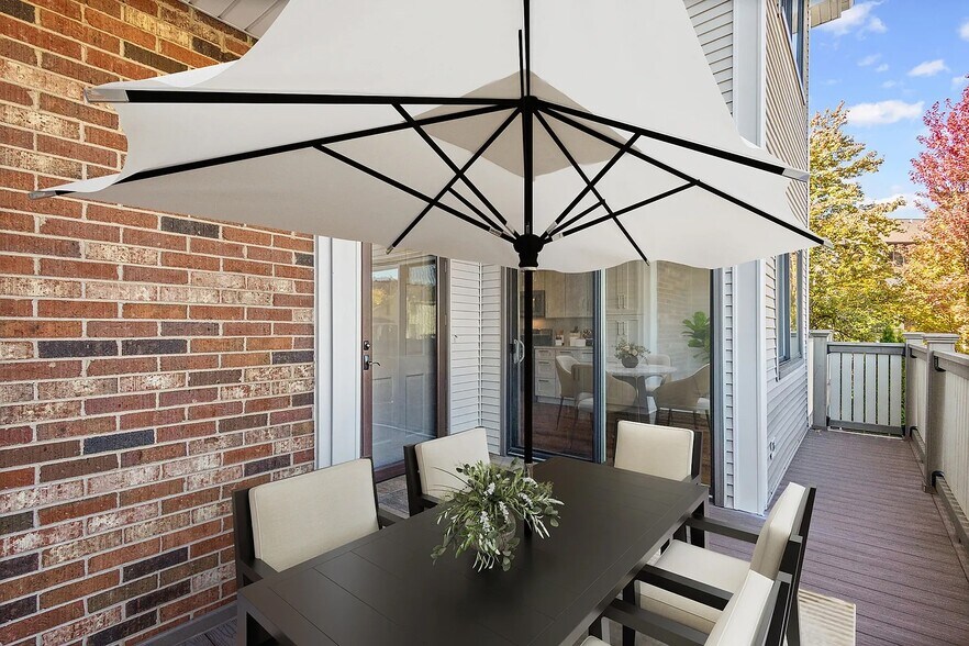 Building Photo - 1017 Sussex Dr