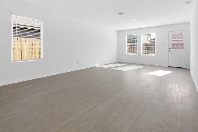 Building Photo - 19747 US-59