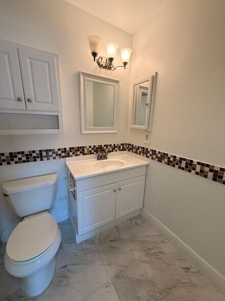 Building Photo - 10420 SW 158th Ct