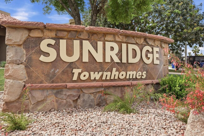 Building Photo - 715 W Boxelder Pl