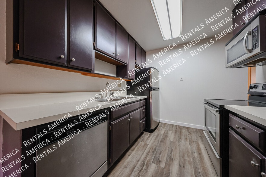 Building Photo - 5525 E Thomas Rd