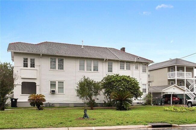 Building Photo - 3428 Delachaise St