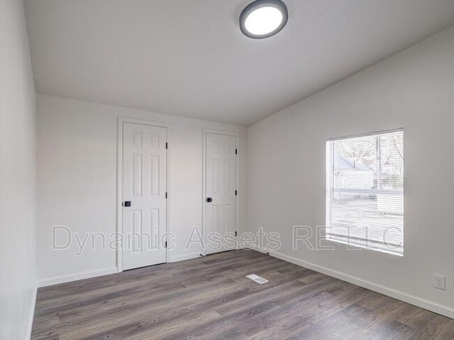 Building Photo - 403 N Walnut St