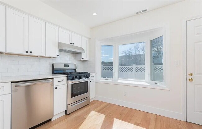 Building Photo - Secure This Beautiful Unit Today