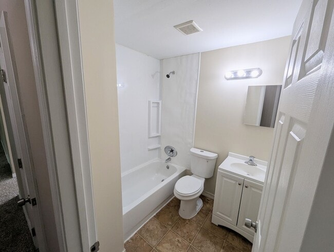 Building Photo - Room to Dream: Spacious 3-Bed in Spanish Lake
