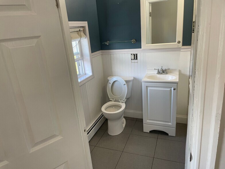 Building Photo - 71 Daniels St