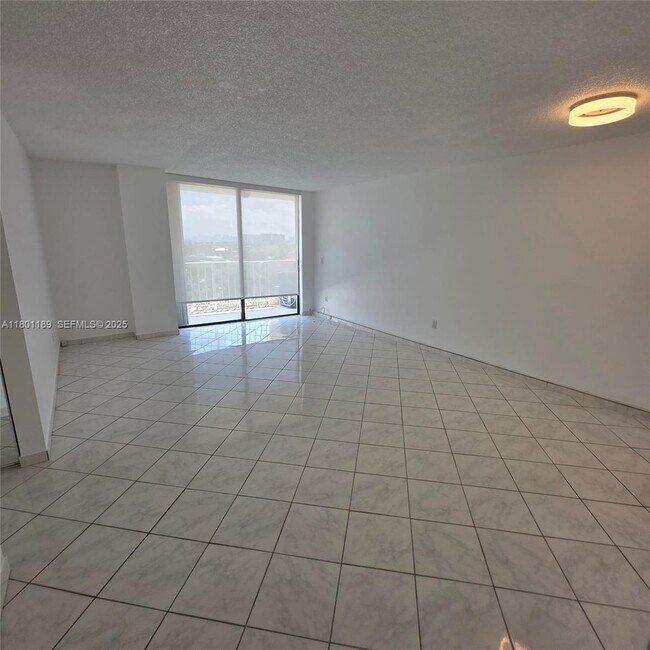 Building Photo - 2350 NE 135th St