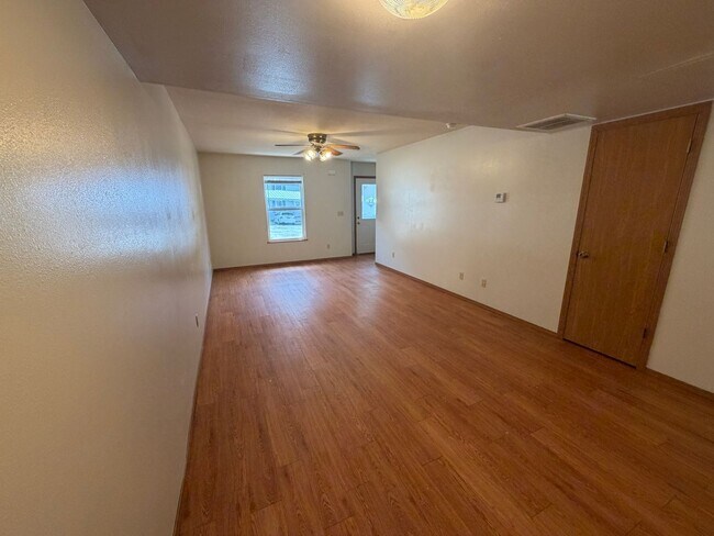 Building Photo - 20305 Skyview Dr