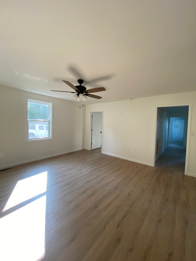 Building Photo - 808 E Mobile St
