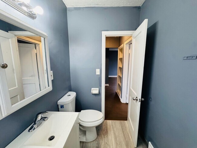 Building Photo - Comfort Meets Convenience: Beautiful 5-Bedroom Single-Family Home Family-Friendly