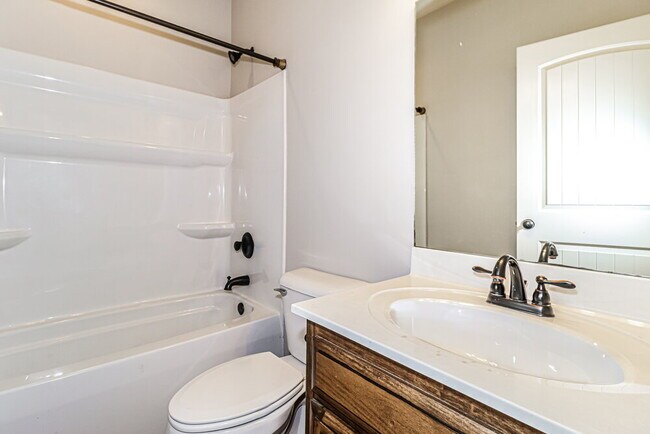 Building Photo - 706 Bending Oak S