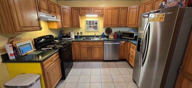 Building Photo - 17018 Water Oak Dr