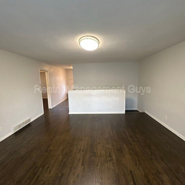 Building Photo - 2059 Burns Ave