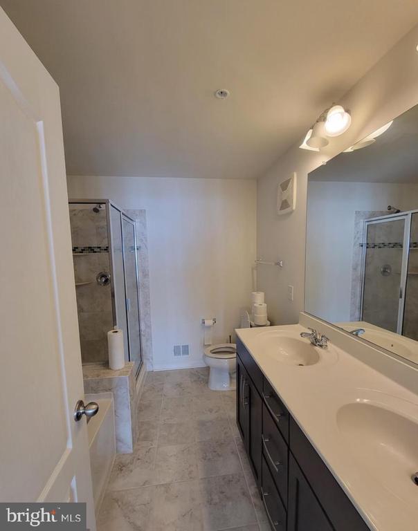 Building Photo - 17026 Beveridge Dr