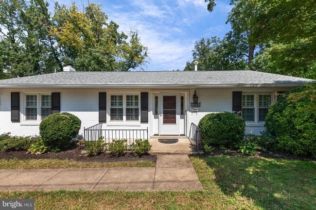 Building Photo - 2741 S Grove St