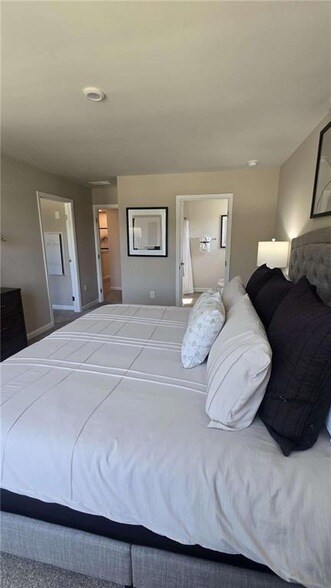 Building Photo - 12 Downing Dr