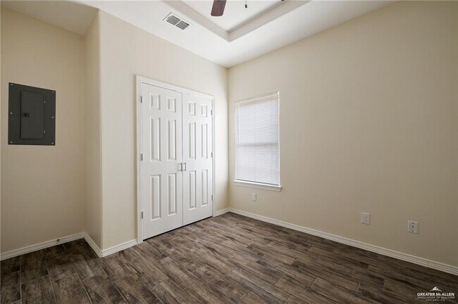 Building Photo - 10 Hiawatha Dr