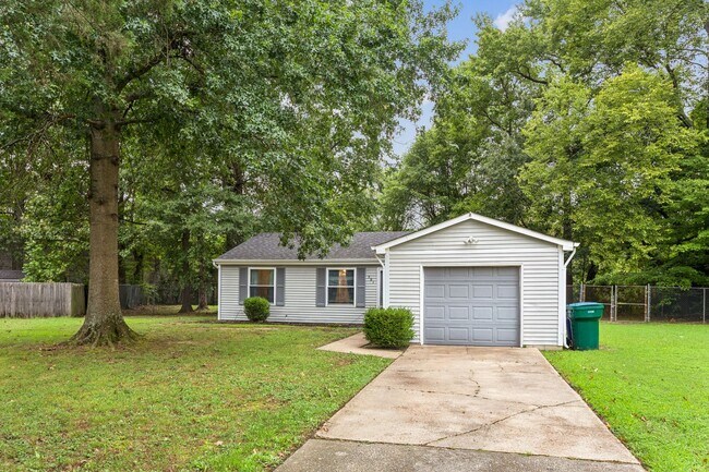 Building Photo - 501 Ashwood Dr