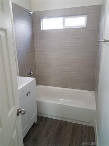 Building Photo - Golden Hill 2 Bed / 1 Bath/ 2 Parking Spac...
