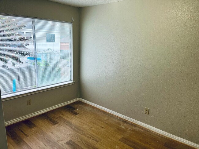 Building Photo - 12915 Ashford Knoll Dr