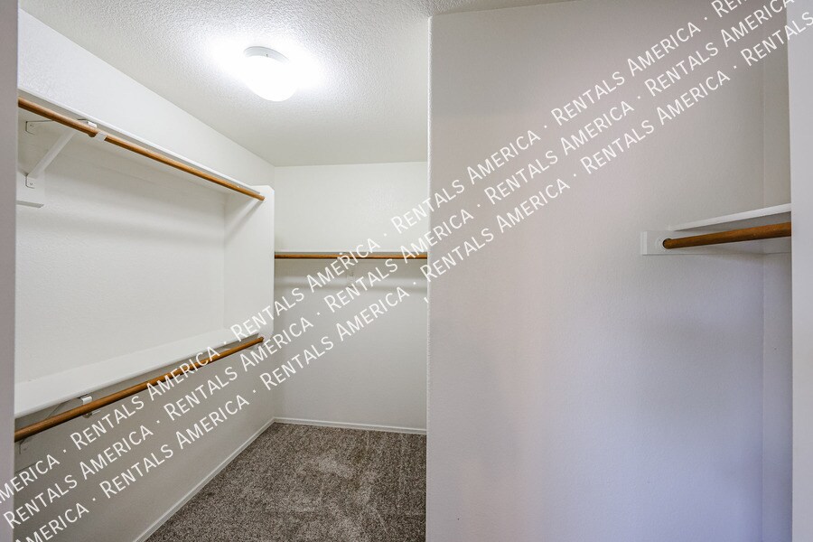 Building Photo - 14300 W Weldon Ave