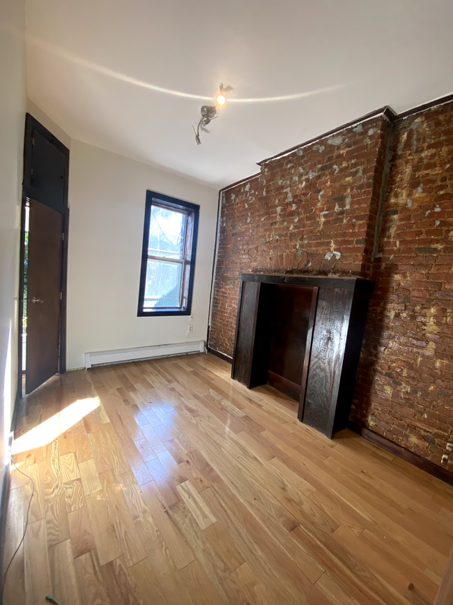 Building Photo - 82 Hull St