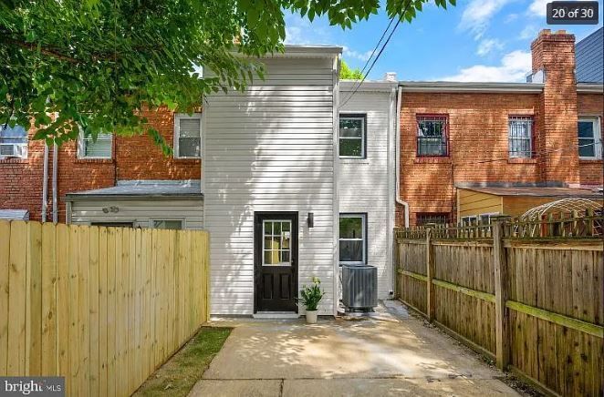 Building Photo - 420 20th St NE