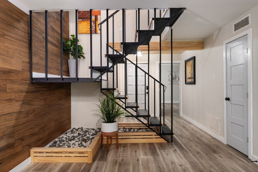 Building Photo - 2703 Meadowstone Ct