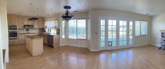 Building Photo - 1079 Sandhurst Dr
