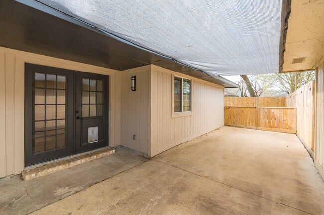 Building Photo - 23225 Prairie Bird Dr