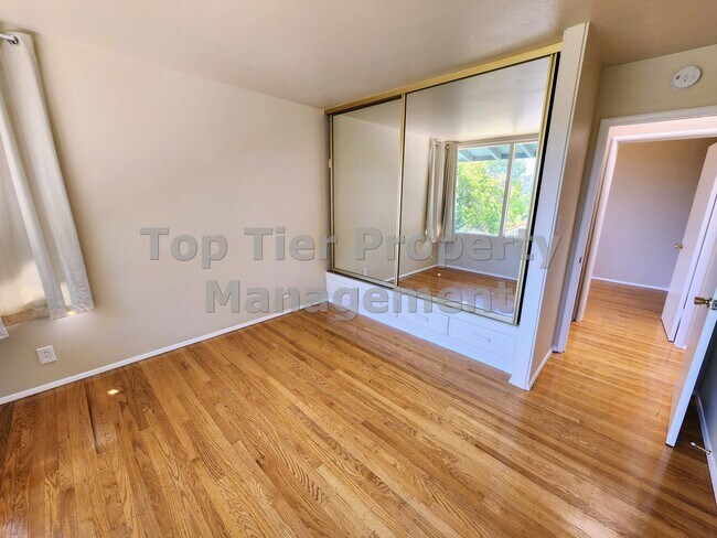 Building Photo - Beautiful 3-bedroom, 2-bathroom home locat...